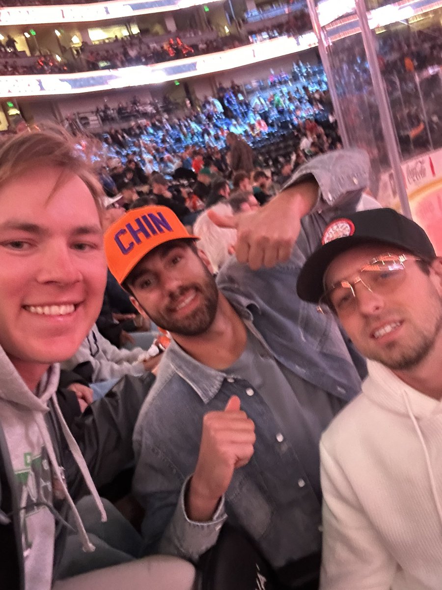 tylerd_29's tweet photo. Rockstars. Great to meet these dudes last night @heatdaddy69420 @J_Swish24 https://t.co/V8cQAWwESI
