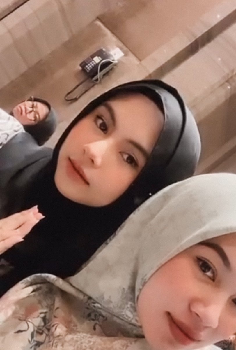 assalamualaikum, hur sahur markihuy (mari kita sahur)

#dibanguninay day 1 (bonus pake hijab)