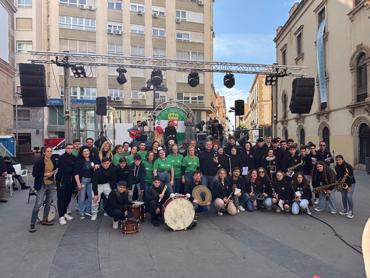 bandalosiris's tweet photo. 💚 Hoy hemos celebrado el #DiaDeAndalucia junto @rosarioypenas
🤍 Finalizamos la mañana tocando en nuestro pueblo
💚 ¡¡¡Feliz día de Andalucía!!!
#OleIris https://t.co/2hUkDjO6ZL