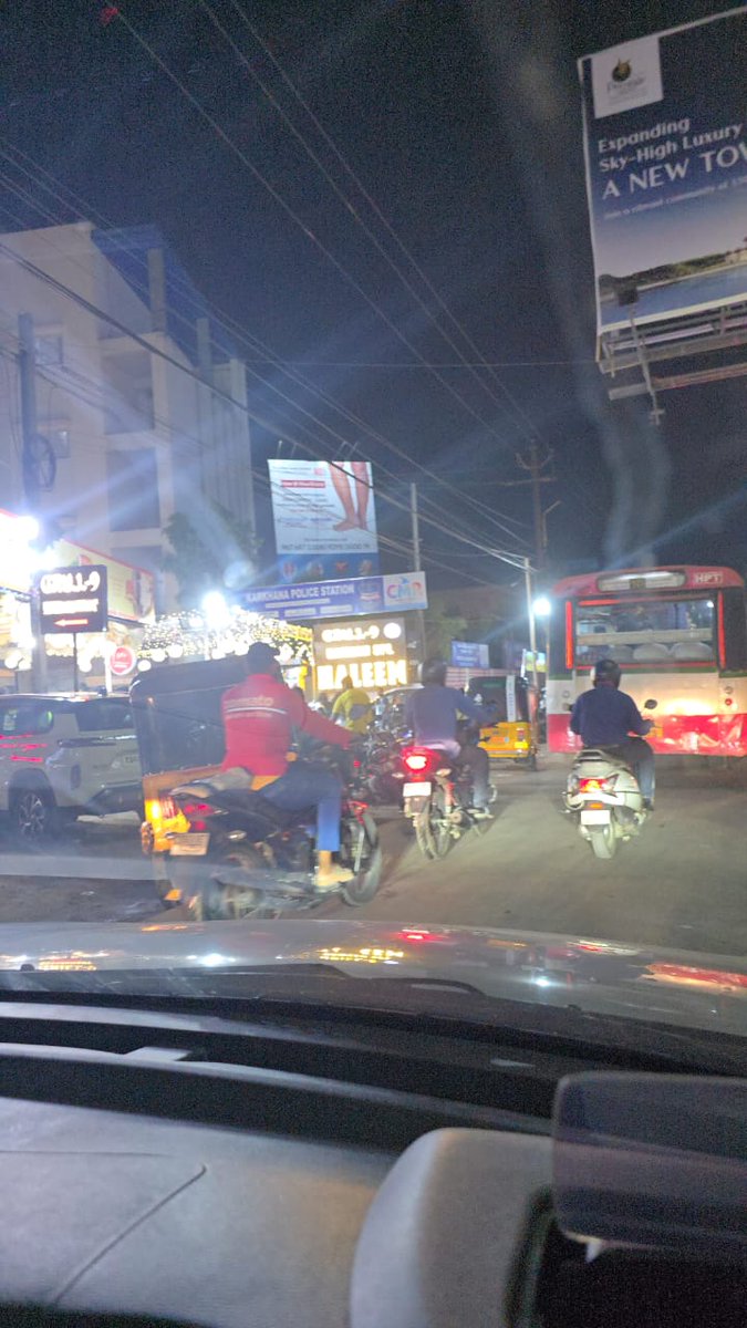 dilipkumar408's tweet photo. Dear @HYDTP 
 Grill 9, Kharkhana is a mess with haleem rush &amp; causing jams. Yesterday they started selling haleem . Please clear traffic or deploy police to manage. #Traffic @Team_Road_Squad @CYBTRAFFIC https://t.co/QKOxGSNDJw