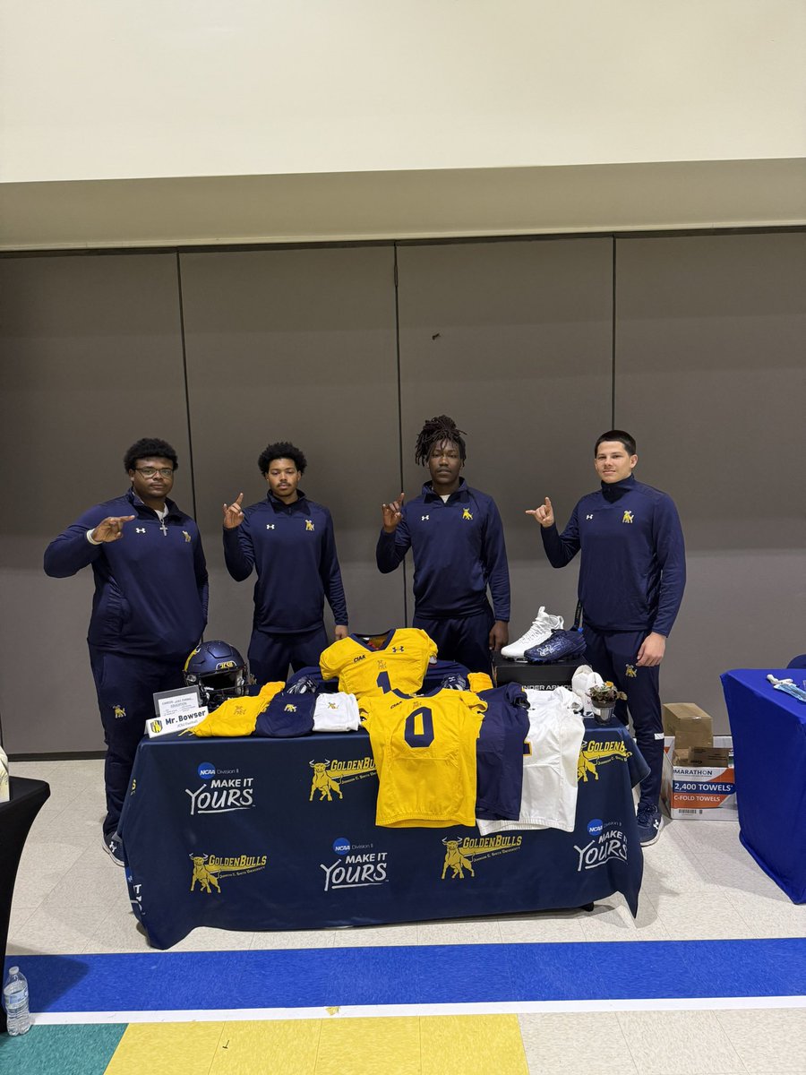 CoachJacksson's tweet photo. Had an amazing experience today over at Druid Hills Academy Career Fair! Our guys did a fantastic job interacting with the kids and giving them insight on not just being an athlete but a STUDENT ATHLETE. 🤘🏽#EVERYTH1NGEVERYDAY @JCSUFootball https://t.co/sbdNnrh78V