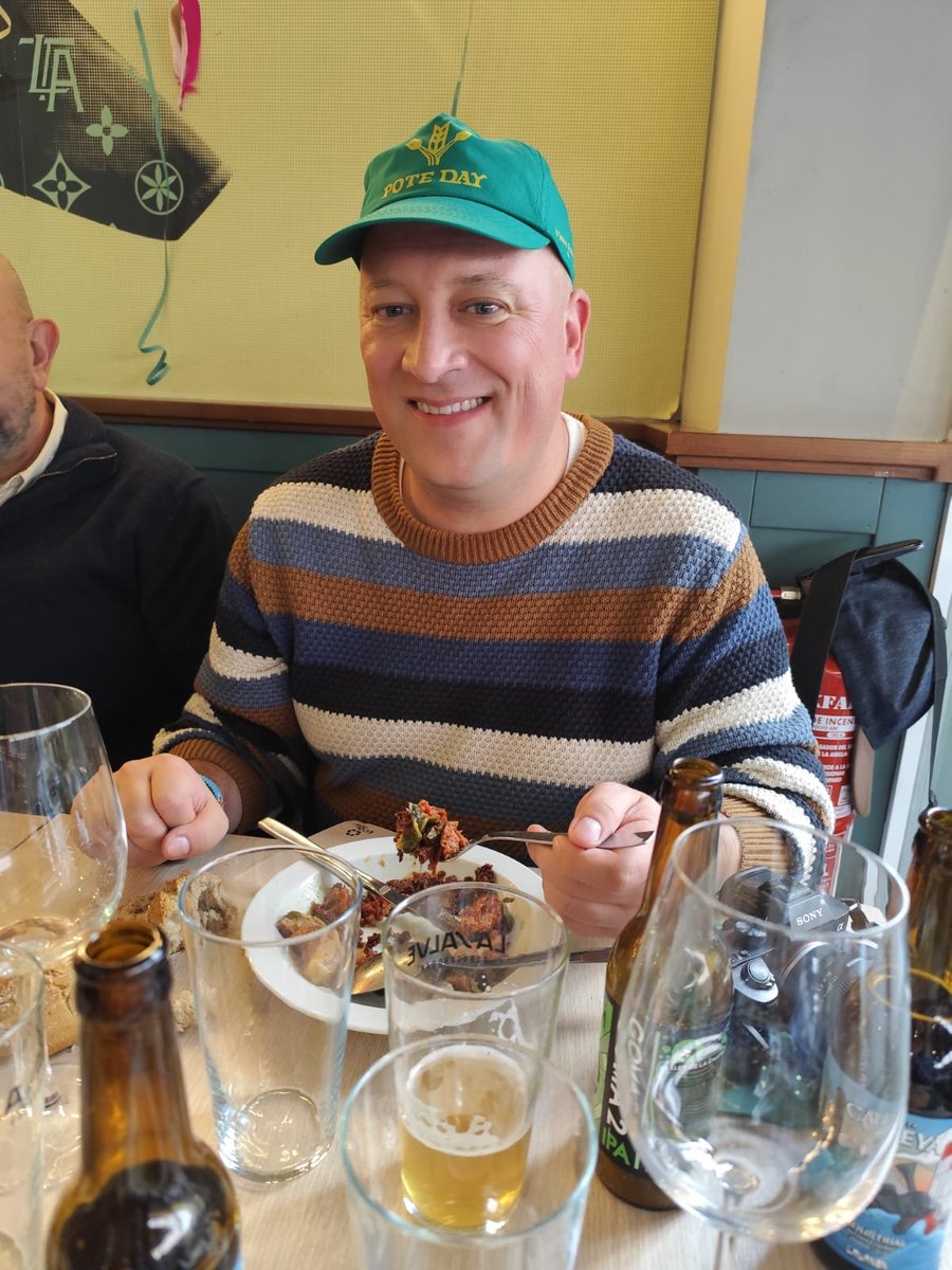 #PoteDay en <a href="/LaTabernaAstu/">La Taberna Asturiana</a> con la mejor compañía: <a href="/LesFartures/">Les Fartures</a>, <a href="/OsoMan18/">Osoman</a>  , Mónica y <a href="/futurobloguero/">𝐏𝐚𝐜𝐨 𝐁𝐞𝐜𝐞𝐫𝐫𝐨 (𝐏𝐚𝐤𝐮𝐬)</a> 
¡Maravillosa velada <a href="/PoteDay25/">PoteDay</a> !