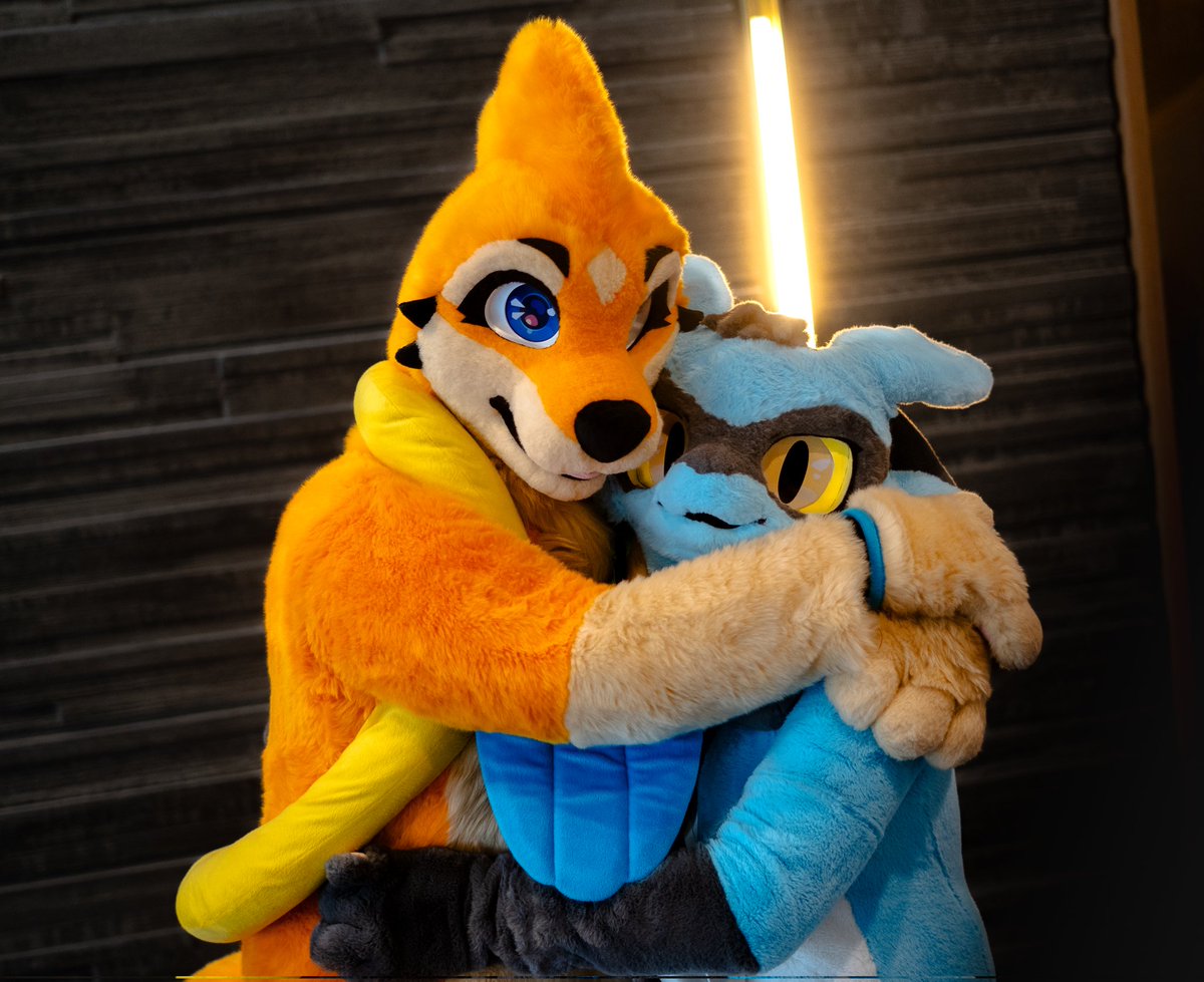 SpaceCatLeon's tweet image. If not fren then why otter shaped?
#FursuitFriday #NFC2025
๐ฆฆ @NetaroTheOtter
๐ท @Picka_bot