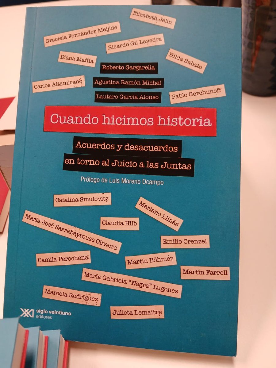 Con Agustina Ramón Michel y Lautaro García Alonso, editamos este librazo, en homenaje al "momento noble" de nuestra historia: EL JUICIO A LAS JUNTAS
Les quiero ver ahí, con el libro, q está muy lindo! 6 diálogos fabulosos en torno al Juicio