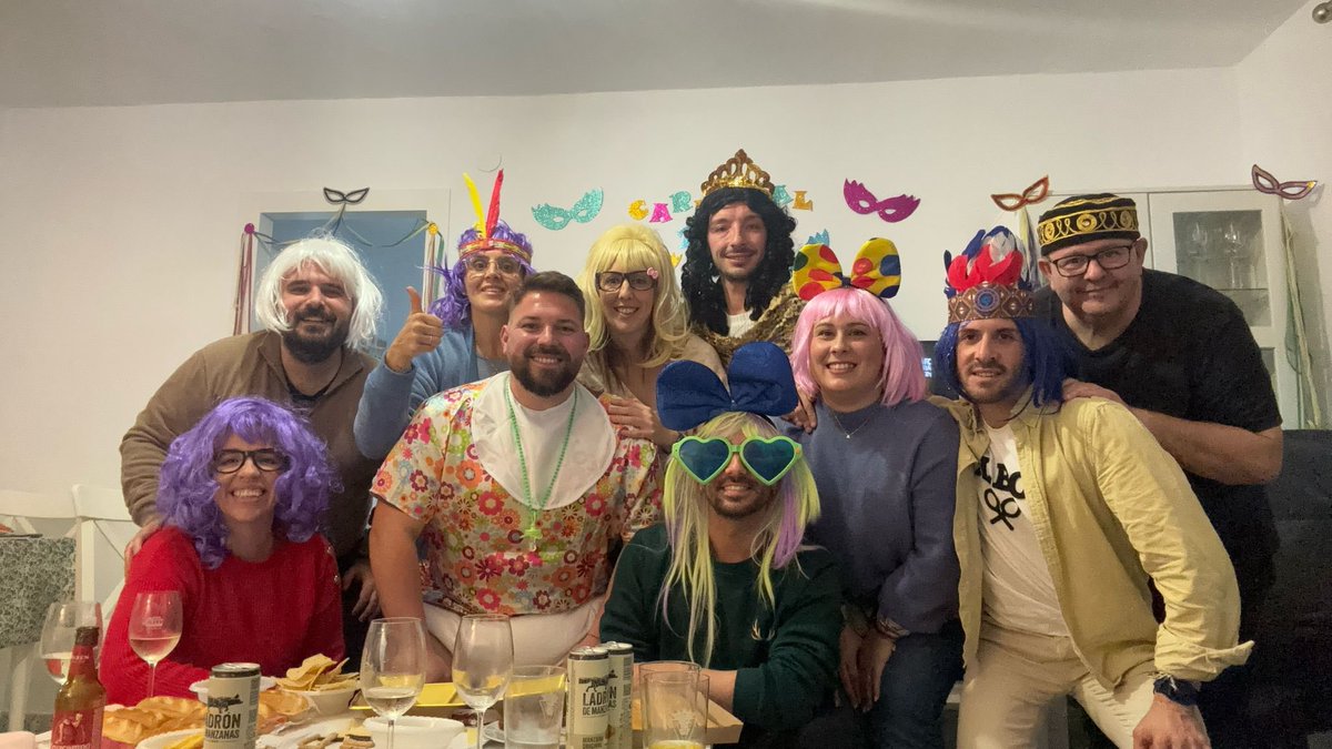 Desde el Rocalon viendo la final con esta chirigota! #35Finales