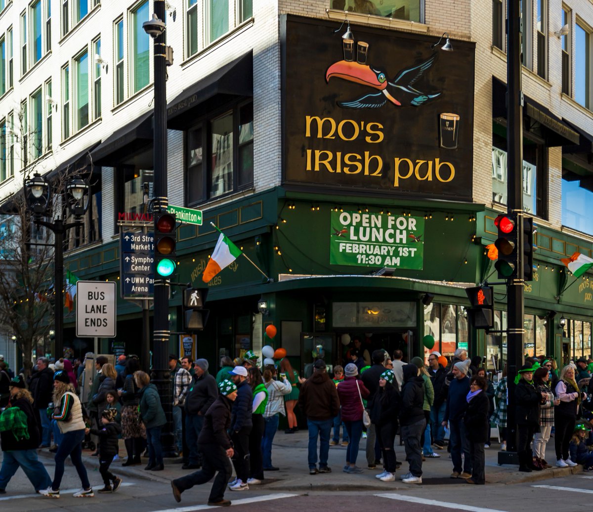 MkeStPatsParade's tweet photo. Stop into Mo's Irish Pub for the best views of the 57th @ShamrockClubWis St. Patrick's Day Parade presented by @MillerLite! Doors open at 8 a.m. for an all day celebration!☘️ 🎉💚🧡 https://t.co/uJXp3Z5VQH