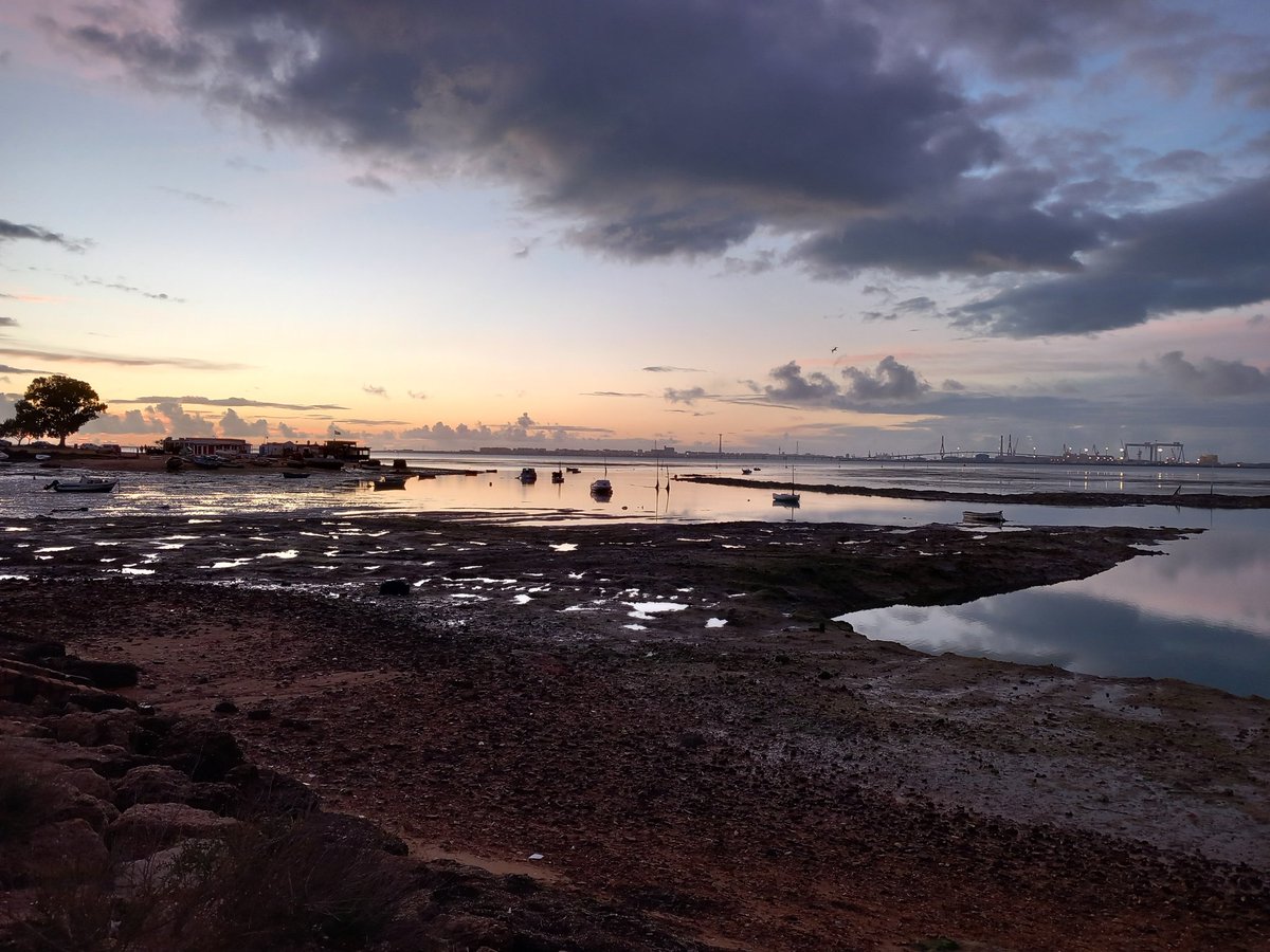 Una #puestadesol "entre dos aguas" y un #DiaDeAndalucía muy feliz...
La Casería... #quebonitalaisla 
#SanFernando