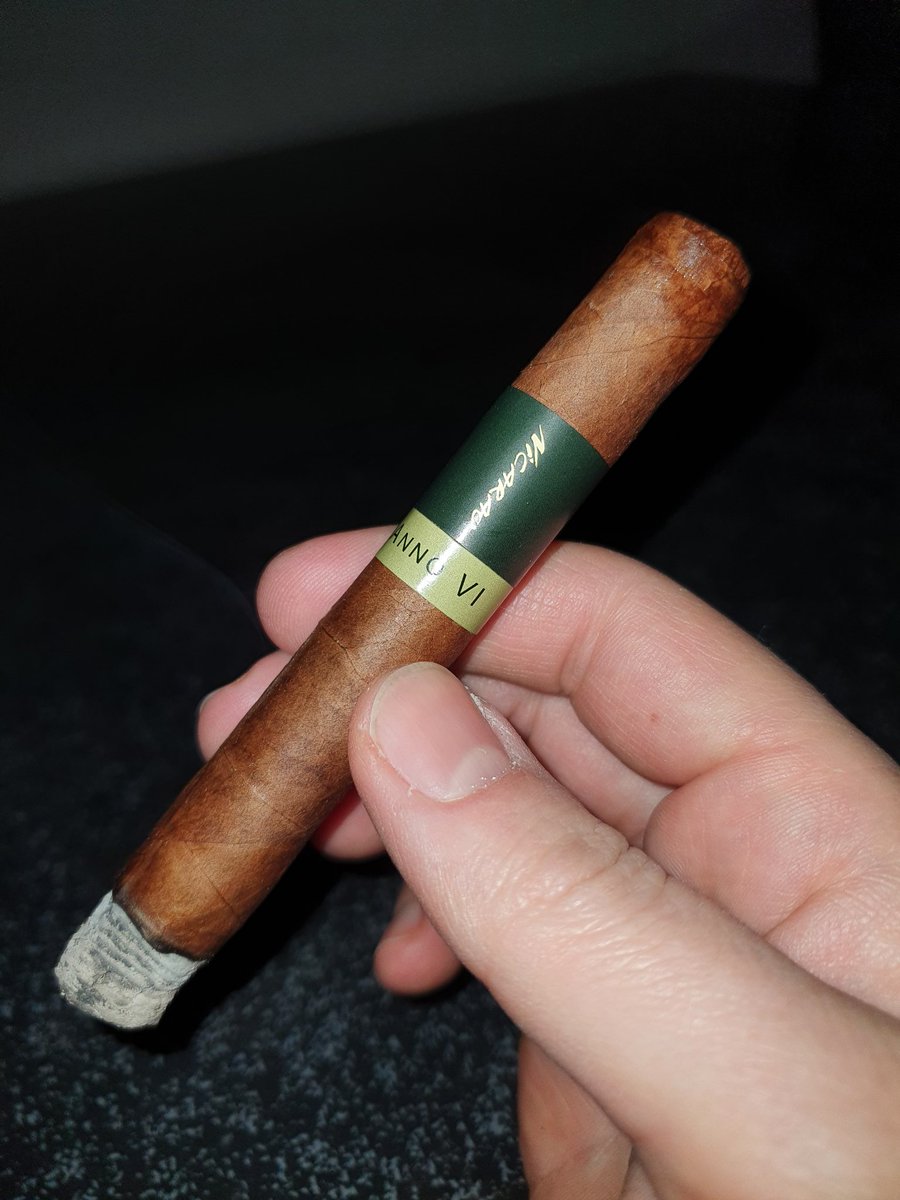 Stressful week finished, stressful week ahead. I need to hit the pause button! #cigars #botl #sotl #pssita #nowsmoking #Cigarsmoker