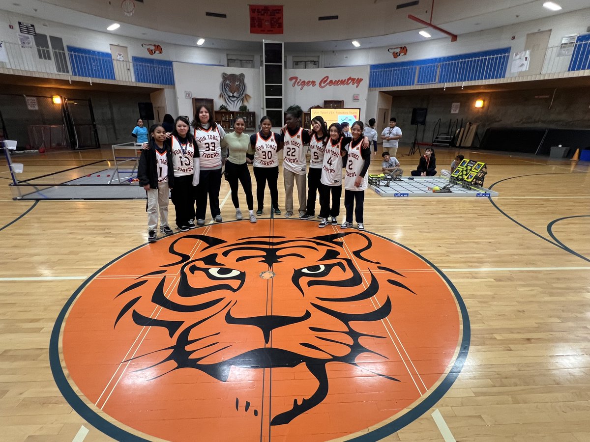 vtms1965's tweet photo. Our girls fought hard on their last game!! Thank you for the hard work. VTMS ❤ you all. Until next season. https://t.co/ScuTDsVkQt