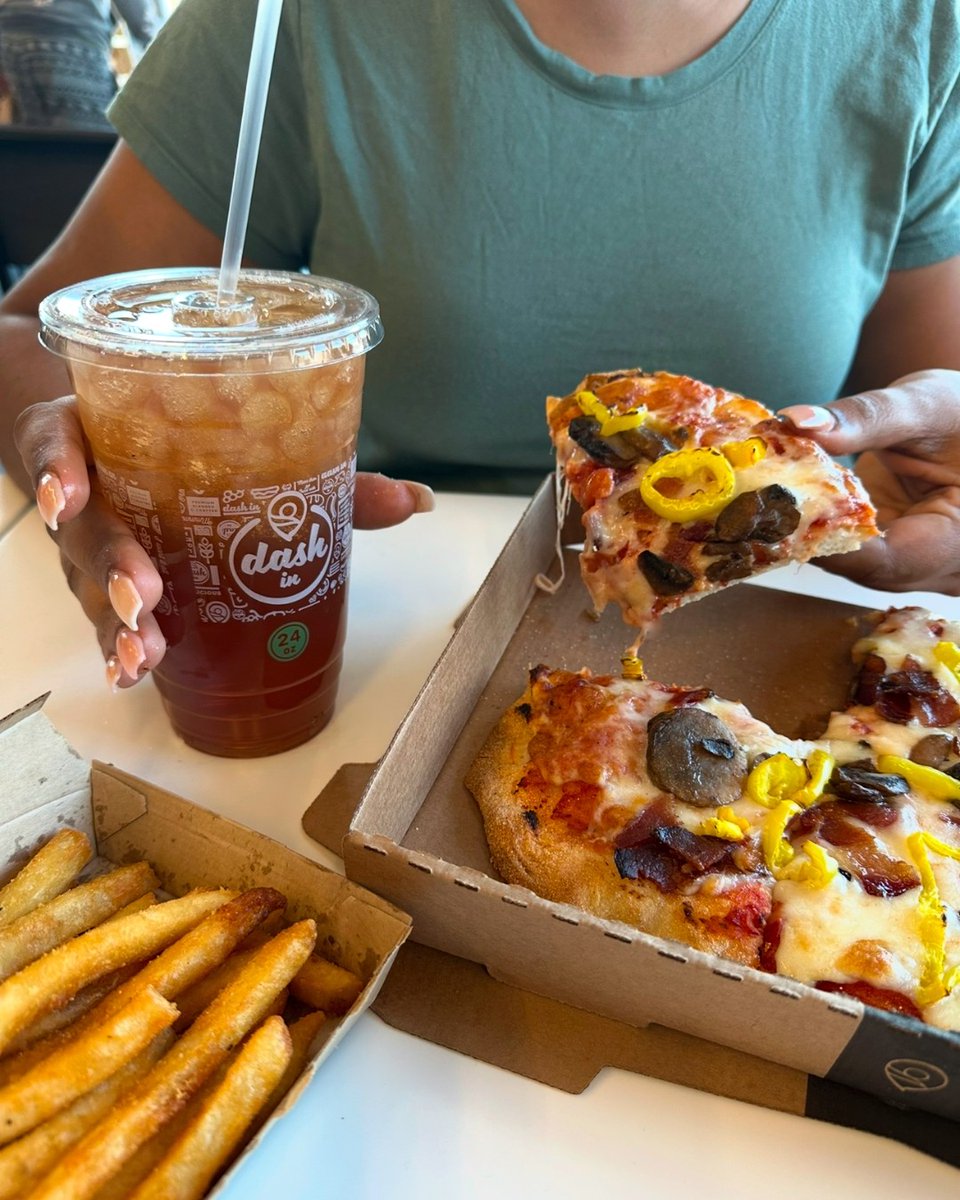 dashinstores's tweet image. Flat out delicious! 🍕 
Stop by your local #DashIn and try any of our amazing Flatbread Pizzas today!