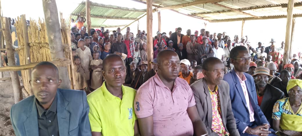 1/Kuri uyu wa  28-02-2025,  Buramatari wa <a href="/MuramvyaProv/">Province Muramvya</a> yabandanirije ingendo mu mazone ya #Kiganda na #Kanyami muri komine Kiganda.
Muri imwe munyigisho yashikirije Abenegihugu yari ijanye no kubumbatira 𝗔𝗺𝗮𝗵𝗼𝗿𝗼 𝗨𝗺𝘂𝘁𝗲𝗸𝗮𝗻𝗼 𝗻'𝗨𝗯𝘂𝗺𝘄𝗲
<a href="/NtareHouse/">Ntare Rushatsi House</a>
#Ikiyago2025