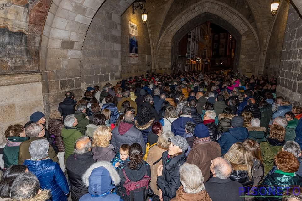 Burgosenelmundo's tweet photo. Estamos en los Carnavales 2025 en #Burgos 
Por Pisoneto Sáez Arroyo 
#Burgosenelmundo te muestra 
#Burgospordescubrir un #BurgosDestinodeEnsueño en #BurgosTeEspera #BurgosParaiso https://t.co/DvRZGSlbIR