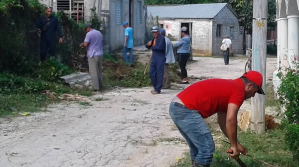 Emp_Avilmat's tweet photo. 🏡De regreso también al poblado de Punta Alegre, para la limpieza e  higienización de la Circunscripión #23, por parte de los trabajadores de  nuestra @UEBYeso
#Cuba #Avilmat #LatirAvileño @PaulinoPrezVie1 @KSantile  @MorgadoDianelys @ReyesYadiris @Latir_Avileno @Trocha1222 https://t.co/n4TRWO9ZpB