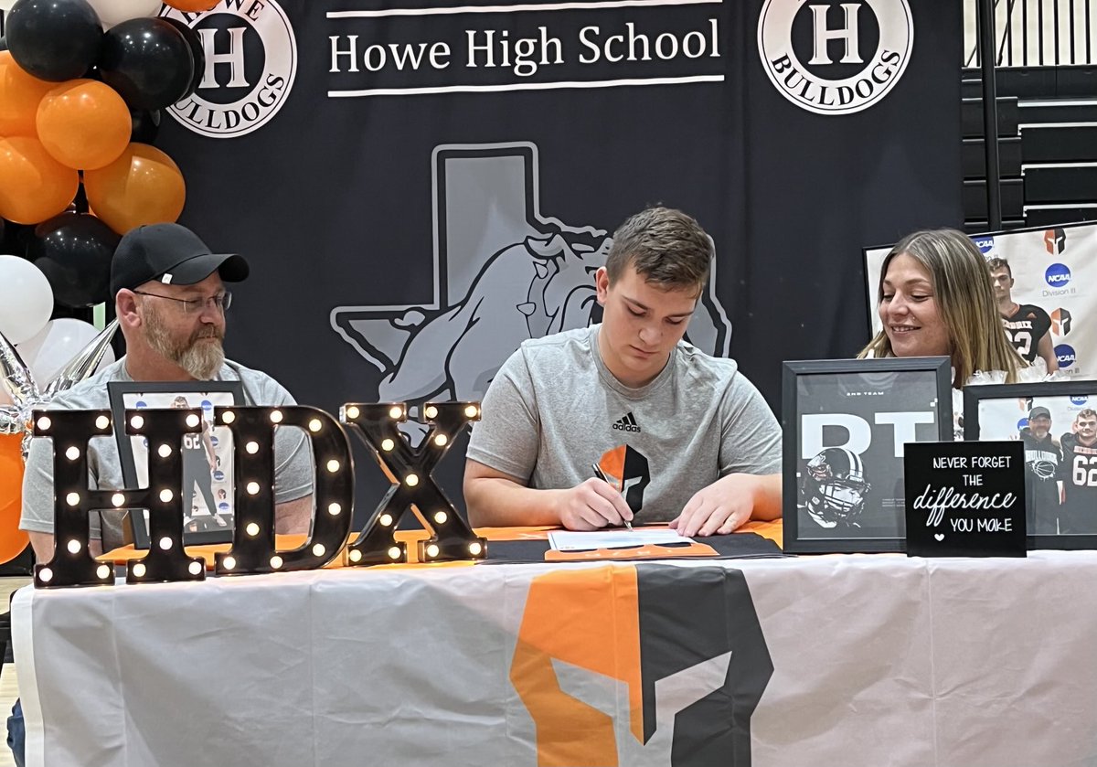 Howe’s Charlie Turner signs to play football for Hendrix College