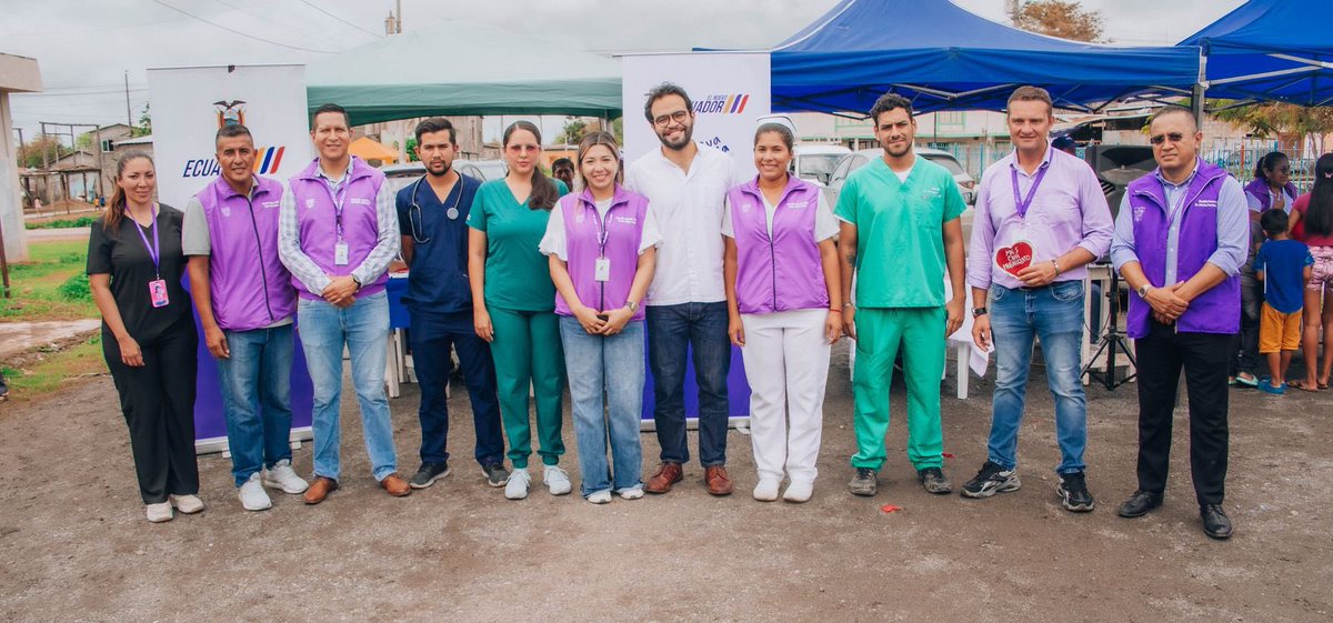 Salud_Ec's tweet photo. #SantaElena | En Juan Montalvo participamos de la  Brigada Social "Por un Nuevo Ecuador", el ministro @Edgarjoselama mantuvo un diálogo con la comunidad que se beneficia de los servicios del Gobierno Nacional en territorio. 

#ElNuevoEcuadorResuelve 🇪🇨 https://t.co/i7m1zMoTwV