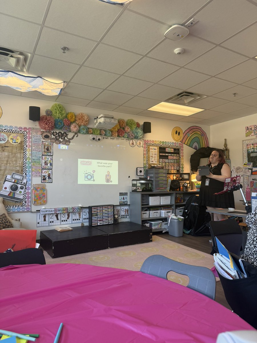 I couldn’t end the week without giving a huge shoutout to <a href="/JHermosillo5/">Jenny Hermosillo</a>! She led an “Appy Hour” on #Keynote for her colleagues at <a href="/MohawkColts/">Mohawk Elementary</a>. She shared how media placeholders have transformed the way her first graders share their thinking 💭! It was the best! #RISDBeTheBest