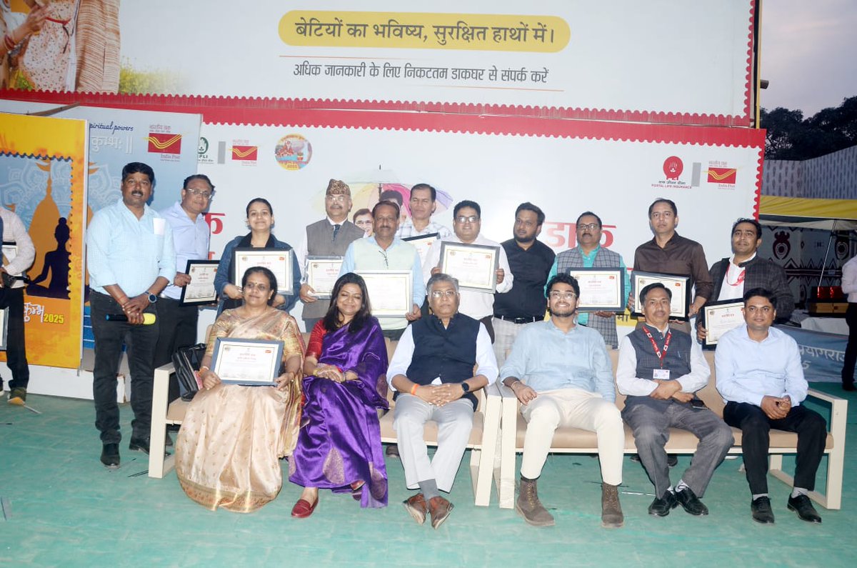 pmgallahabad's tweet image. प्रारम्भ से पूर्ण तक अद्भुत, अलौकिक एवं अविस्मरणीय रहा महाकुम्भ 2025 !

आज डाक विभाग द्वारा प्रदत्त सेवाओं में महत्वपूर्ण भूमिका निभाने वाले कर्मचारियों और अधिकारियों को सम्मानित किया गया। 

#IndiaPost #postoffice #PostMasterGeneral #motivation #dakkarmayogi #MahaKumbh2025