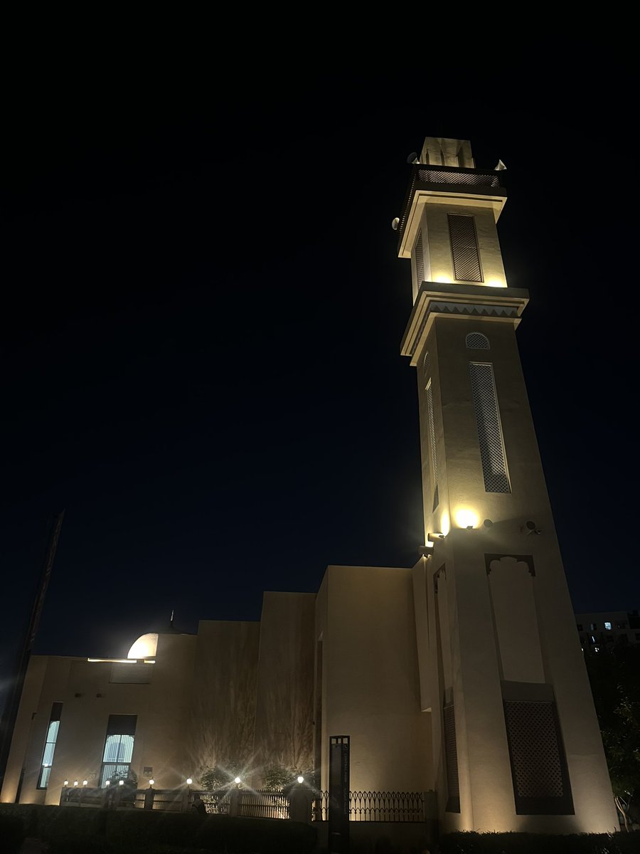 MsAsmaa_M's tweet photo. Ramadan Mubarak 🌙 
Moved to a new area so I had a 10 minute walk to the masjid for Isha and Taraweeh prayers. The weather is just perfect 🥰 https://t.co/ZARzg8onEx