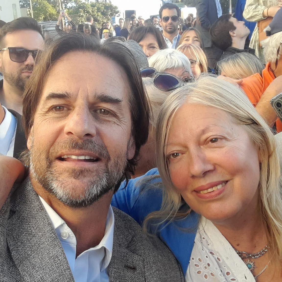 Gracias <a href="/LuisLacallePou/">Luis Lacalle Pou</a> por esta gestión, por nuestro Hospital del Cerro donde se plasmaron muchos sueños . 🩵🤍 . Un presidente de lujo!!!