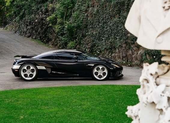 18Koenigsegg's tweet photo. Koenigsegg CCX 7037

The entire body of this example is finished in Storm Black, with a steel blue Alcantara interior.

#Koenigsegg #CCX #KoenigseggCCX #No37 https://t.co/PYvJ4N5W6s