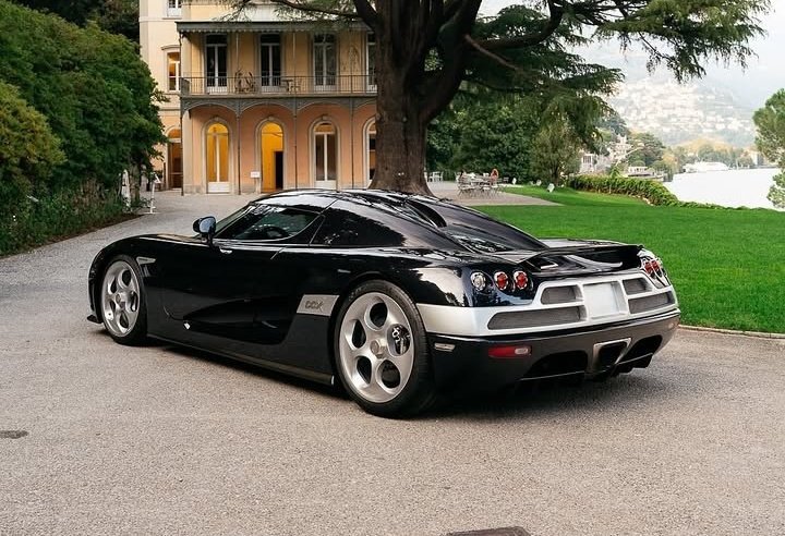 18Koenigsegg's tweet photo. Koenigsegg CCX 7037

The entire body of this example is finished in Storm Black, with a steel blue Alcantara interior.

#Koenigsegg #CCX #KoenigseggCCX #No37 https://t.co/PYvJ4N5W6s
