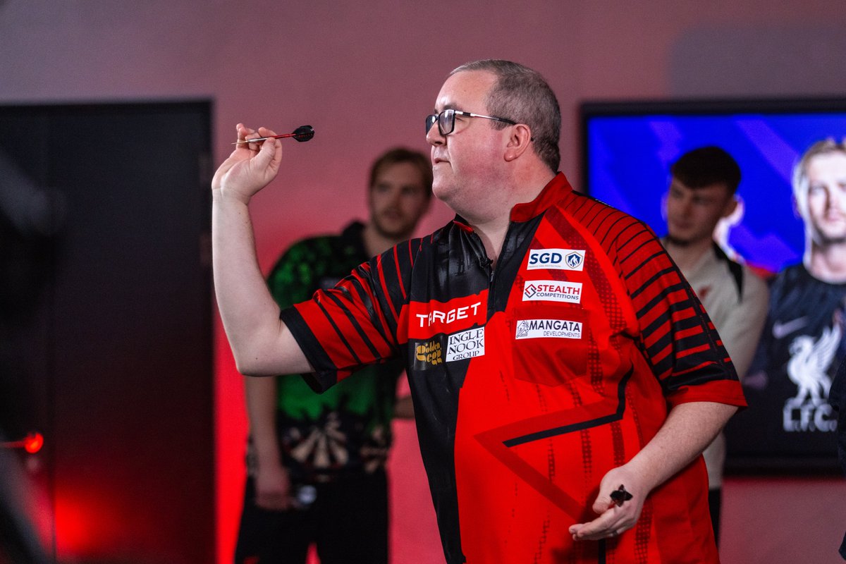 LFC's tweet photo. The Reds 🤝 The Darts 😁🎯 https://t.co/c9Dm5MuFaX