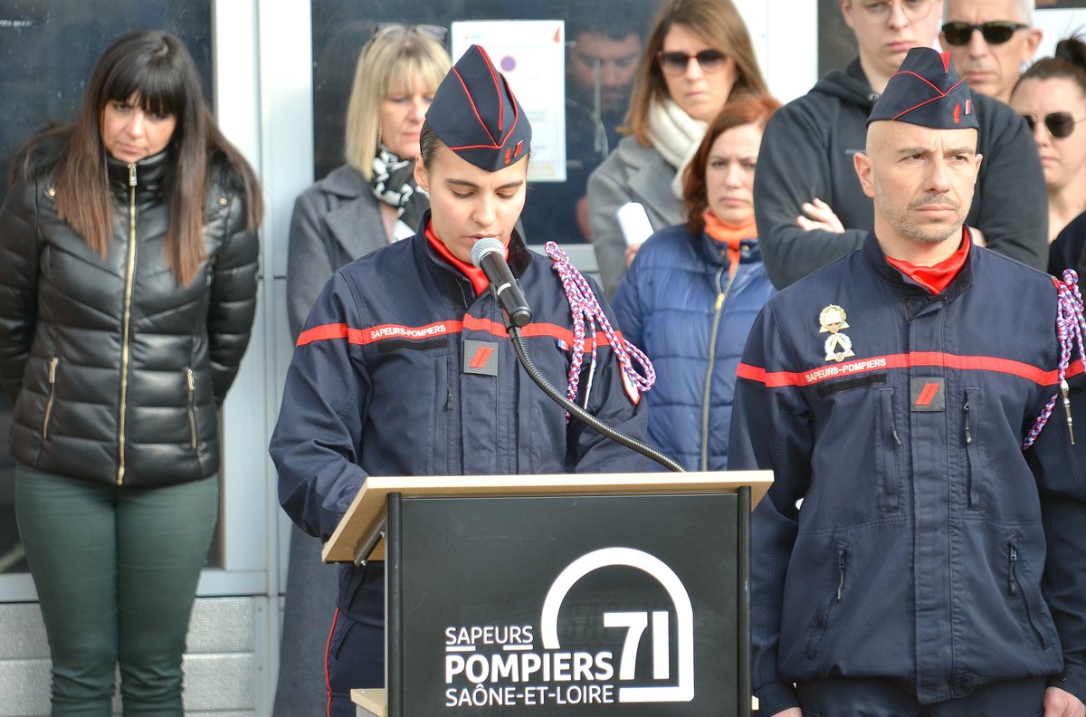 #BAPTÊME | Belle cérémonie de baptême #FISPP et vibrant hommage à Eloïse VAIZAND et Hugo PRETET, jeunes membres <a href="/SDIS71/">Sapeurs-pompiers de Saône-et-Loire</a> tragiquement décédés en 2024 et qui ont donné leurs noms à la promotion.
✔Belle carrière aux 14 nouveaux caporaux. Portez haut nos valeurs !
📸<a href="/laurenzo71520/">Laurent Schneider.</a>