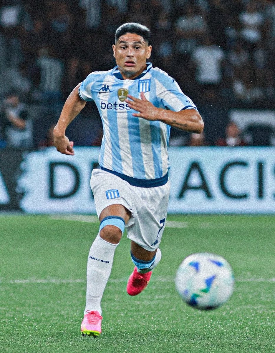 leonelarielper1's tweet photo. Fue ayudante de albañil, se probó en Boca e hizo inferiores en RACING, pero se negaron en aquel momento a darle la pensión. Un luchador Maxi Salas https://t.co/cXY5smNqmD