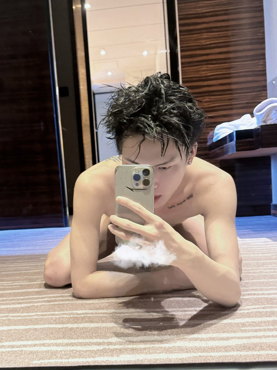 Haoo_Louis tweet media