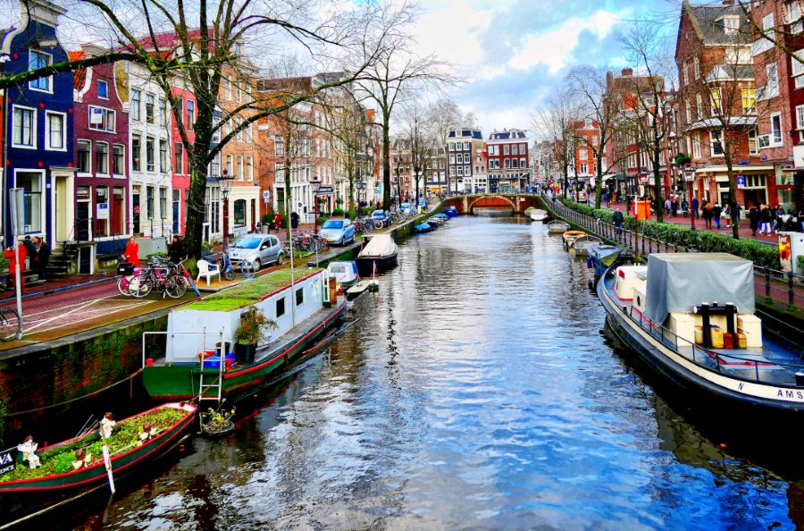 🌊 Amsterdam - the city of canals ✨
🌍 Here you can wander through the narrow streets, visit the Van Gogh and Rijksmuseum museums, sail along the canals and enjoy the unique atmosphere of the city.
Read more here: 👉 aviatomser.com/en/trip-to-ams…
#Amsterdam #Netherlands #Tourism