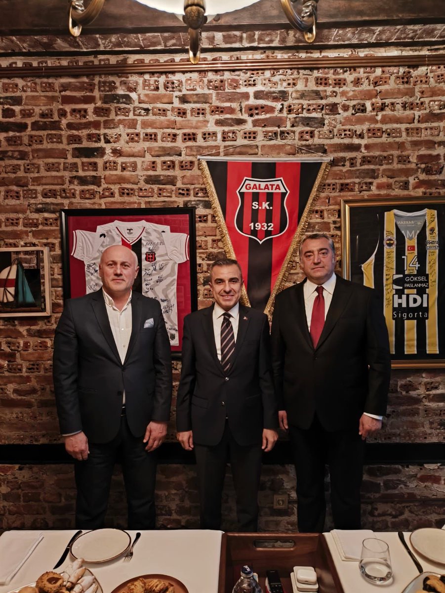Beyoğlu Kaymakamlığı (@tc_beyoglu) on Twitter photo Kaymakamımız Sayın A. Atakan Atasoy, Beyoğlu Fenerbahçeliler Derneği ve Galata Spor Kulübü Başkanı Sayın Emin Selim Akgül’e ve Yönetimine iadeiziyarette bulundu.
Nazik misafirperverlikleri için teşekkür ederiz.
<a href="/ataatasoy19/">Atakan Atasoy</a> Kaymakamımız Sayın A. Atakan Atasoy, Beyoğlu Fenerbahçeliler Derneği ve Galata Spor Kulübü Başkanı Sayın Emin Selim Akgül’e ve Yönetimine iadeiziyarette bulundu.
Nazik misafirperverlikleri için teşekkür ederiz.
<a href="/ataatasoy19/">Atakan Atasoy</a>