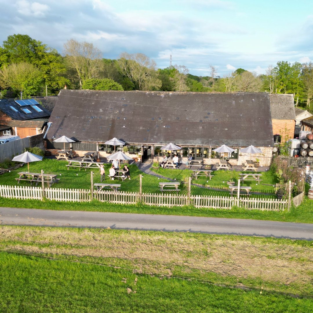 🌞 Spring has sprung, and the sun is shining bright this weekend! 🌼🍕 It's the perfect time to soak up the rays with a delicious pizza and a refreshing pint in hand. 🔥

Don’t miss out on these scrumptious sips—come see us for an unforgettable taste experience! 🍻 #WeekendVibes