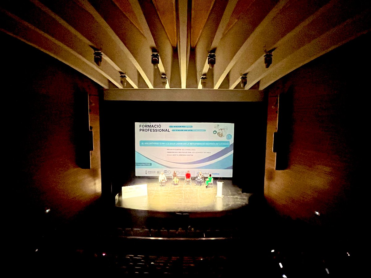 FolGuillermo's tweet photo. Hoy hemos disfrutado de la segunda jornada del Congreso FP, el valor de las personas! 

Todo un viaje homenaje a los centros afectados por la Dana y poniendo en valor los voluntarios que tanto ayudaron! 

Me quedo con las personas! 

@ieslasenia 
#comboi #fpgva https://t.co/BqVNwbdTrC