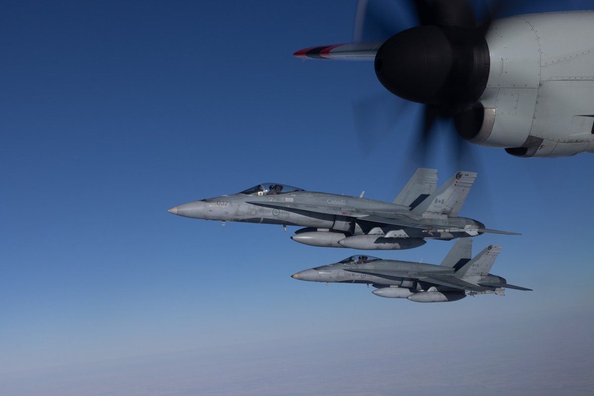 We practise how we operate, together. 🇨🇦🇺🇸
This week #NORAD strengthened continuous #CANR #ANR inter-regional and binational integration by intercepting an #OpNANOOK @109thaw LC-130 simulating an #ONE target of interest
#ArcticSecurity #WeHaveTheWatch #TeamNorth