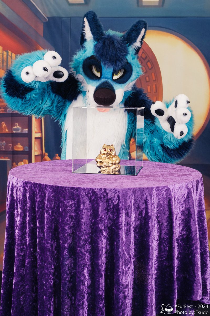 I was sooooo close.  The perfect heist...  It was within my grasp. Almost got the idol... 😵

Great photography from <a href="/FurFest/">Midwest FurFest</a>!  
#FursuitFriday #fursuit #MFF2024
🐺 -> <a href="/mixedcandy/">Mixedcandy Inc</a>