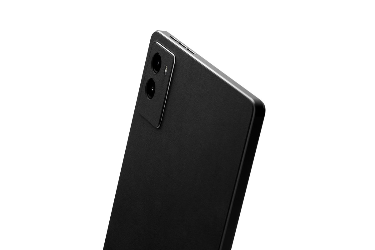 dbrand tweet media