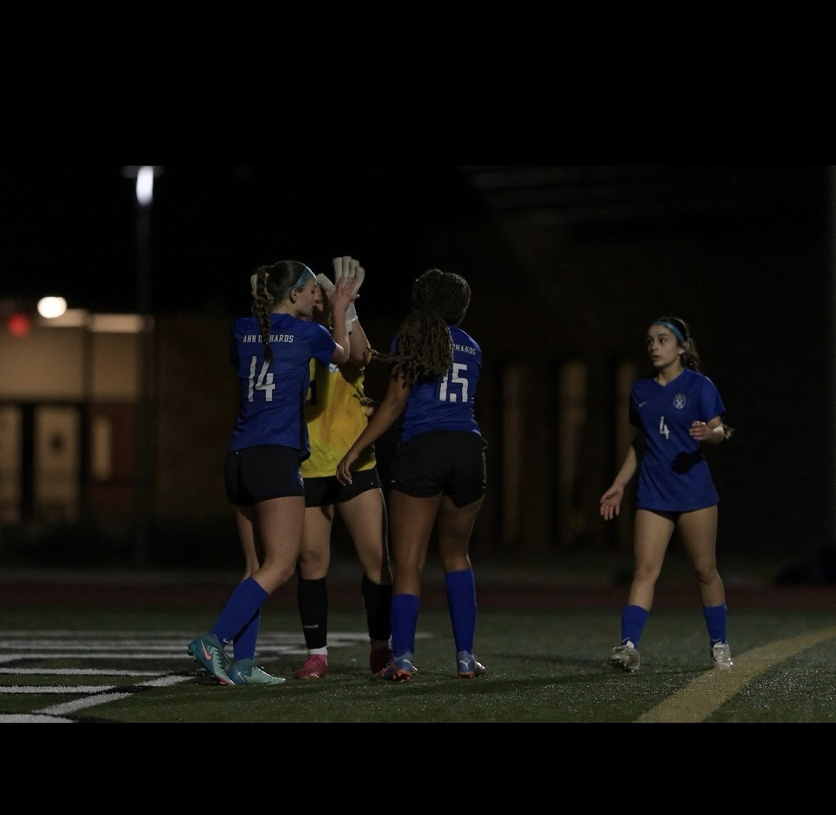 SydneePope15's tweet photo. ⭐️SENIOR NIGHT TONIGHT⭐️

These last 4 years have come by fast. It’s been an honor to be named Captain and lead our team my senior year. So many memories made and more to come. 💙🤍 @AnnRichardsSF  @LonestarSC @AISDAthletics @varsity_news @var_austin @CoachJMaska @HCCscottieWSoc https://t.co/DJoxOl8ONY