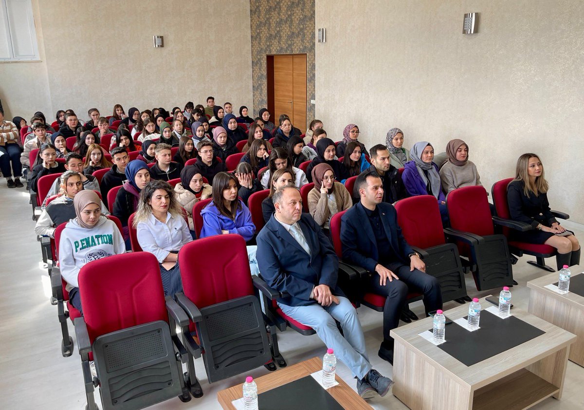 Sinanpaşa Anadolu Lisesi’nde Yazar Yunus Koşar ile İlham Veren Söyleşi! 📚✨

Öğrencilerimiz, değerli yazar ve Sayın Kaymakamımız <a href="/__emrahaslan/">Emrah ASLAN</a> ın edebiyat öğretmeni Yunus Koşar ile buluştu.

<a href="/tcmeb/">Millî Eğitim Bakanlığı</a> <a href="/AfyonValiligi/">T.C. Afyonkarahisar Valiliği</a> <a href="/SinanpasaKym/">Sinanpaşa Kaymakamlığı</a> <a href="/__emrahaslan/">Emrah ASLAN</a> <a href="/afyonilmem/">Afyonkarahisar İl Milli Eğitim Müdürlüğü</a> <a href="/miracsunnetci/">Miraç Sünnetci</a>