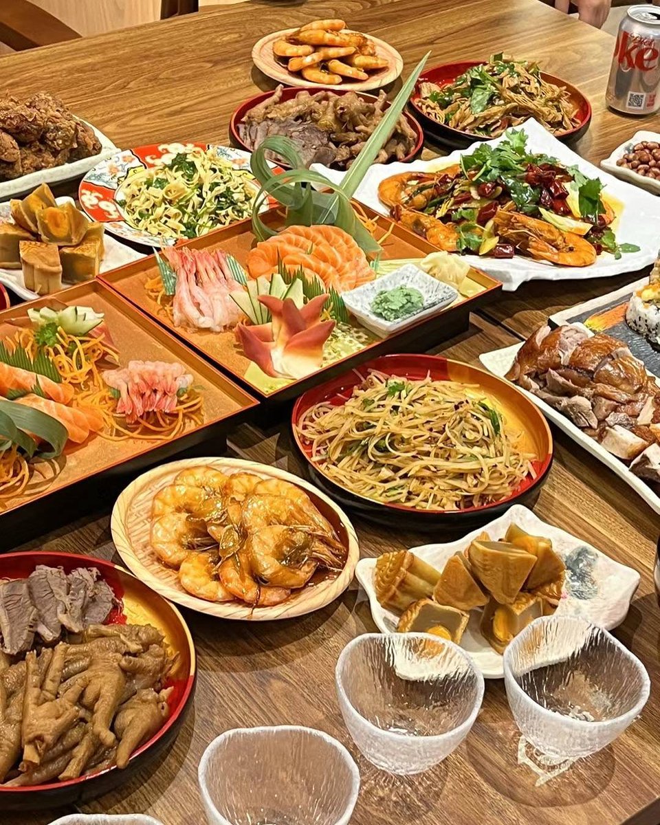 You, me and lots of food at YouMi? Weekend, sorted 🍣🥢