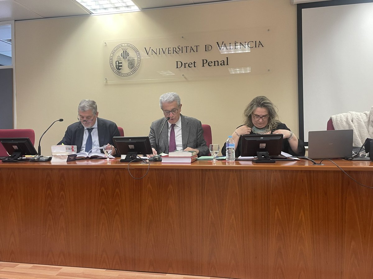 Paz Lloria ⚖️👩🏻‍🎓💜🎸🤘🏻 tweet media