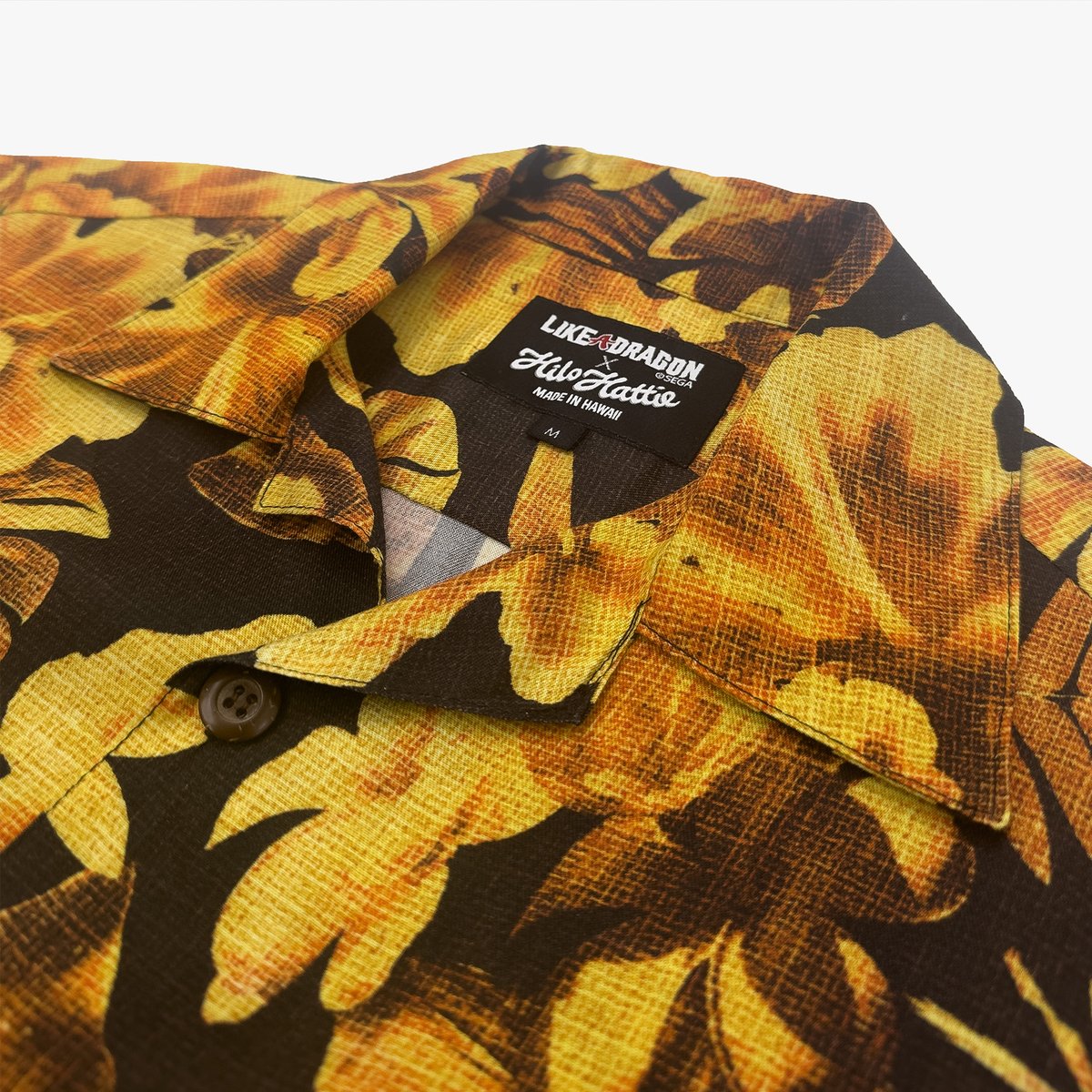 RGGStudio's tweet photo. Now you can wear Majima’s aloha shirt from Like a Dragon: Pirate Yakuza in Hawaii! Available now from @hilohattie via the link below!

Buy Now🛒 https://t.co/ugn07OeR86 https://t.co/kuKuBg8Qef