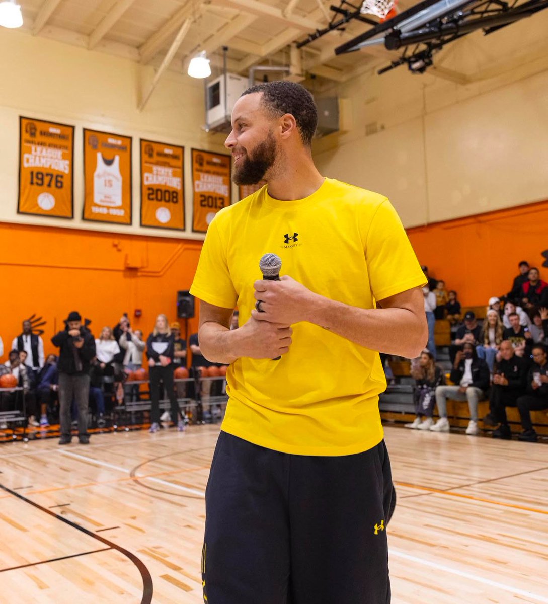 RealBillRussell's tweet image. Thank you @currybrand @underarmour and @mcclymondshs for collaborating with us to honor Bill by immortalizing his name on the court. He forever lives on in the “school of champions”