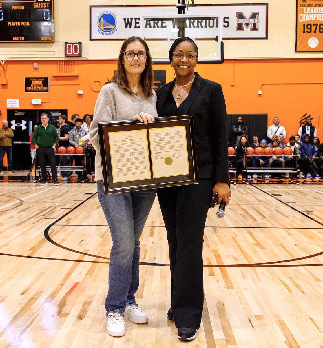 RealBillRussell's tweet image. Thank you @currybrand @underarmour and @mcclymondshs for collaborating with us to honor Bill by immortalizing his name on the court. He forever lives on in the “school of champions”