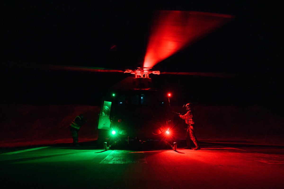 COIC_CJOC's tweet photo. Notre #PhotoDeLaSemaine se prépare à se lancer dans la fin de semaine et à tirer quelques coups.
#OpREASSURANCE
#PDLS https://t.co/uOFQvjss43