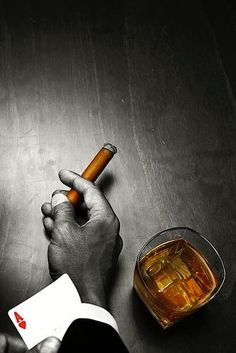 JulianoPuros's tweet image. Noche de jueves para jugar al #pocker con #amigos, un #Wisky, un #puro y una mano que me puso en #ganador.
No había #dinero en el medio, solo #risas y una noche de #buenos #humos