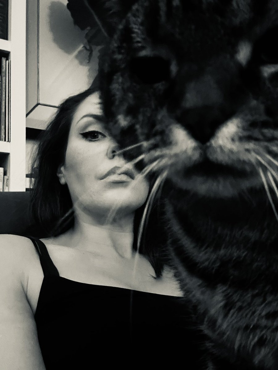 🧛🏻‍♀️🖤😾