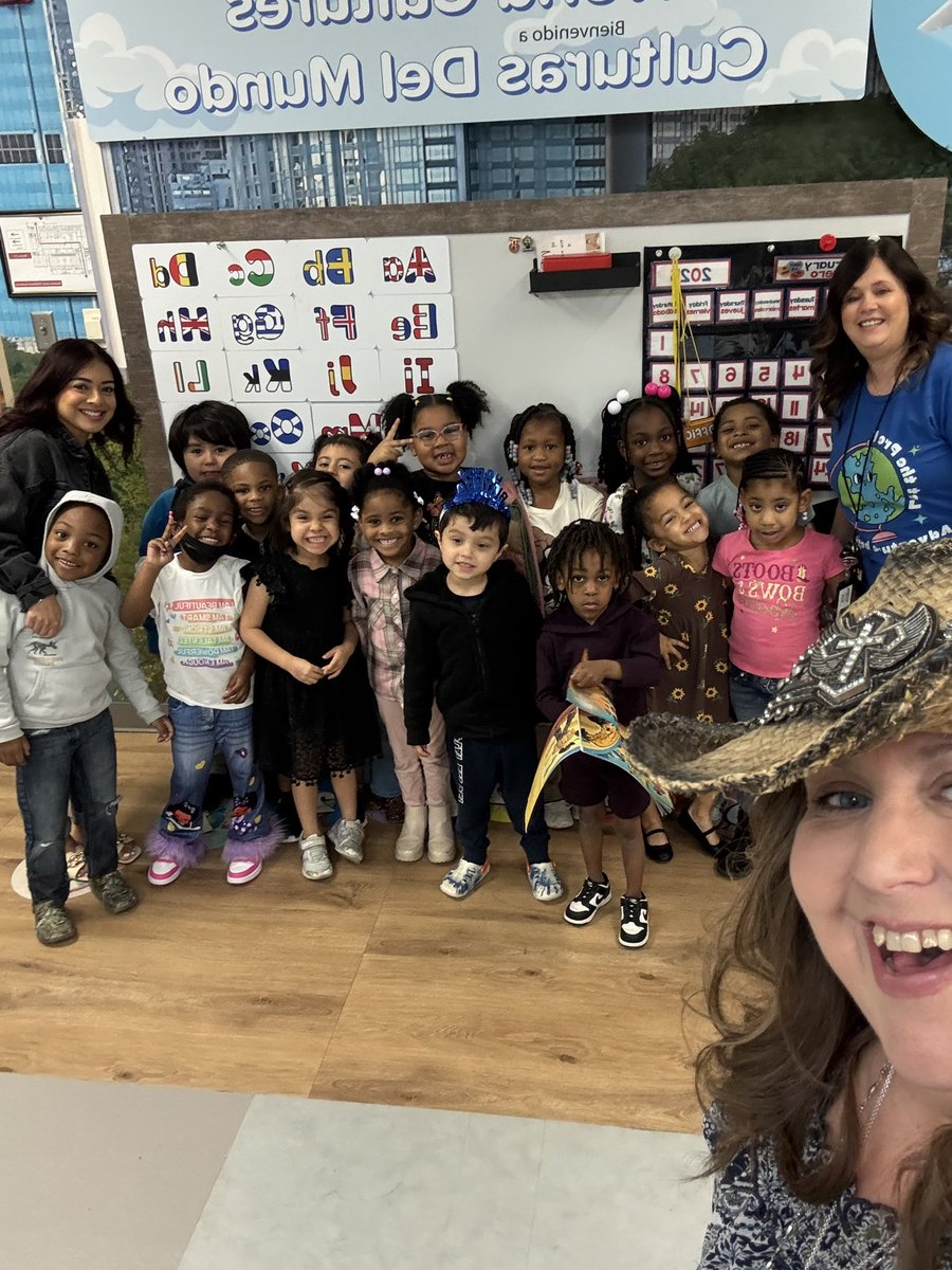 Yee Haw! That was a fun reading Rodeo for Read Across <a href="/SheldonISD/">Sheldon ISD</a> on this Go Texan Day!@SECAJaguars Mrs. Estrada (Librarian) did a fantastic job organizing this fun event!