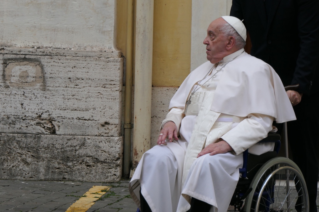 FEB 29 evening: Pope Francis today had a sudden worsening of his health
This due to an “isolated attack of bronchospasm which caused an episode of vomiting with inhalation and a sudden worsening of his respiratory condition.”

He had “bronchoaspiration &amp; was put on non-invasive