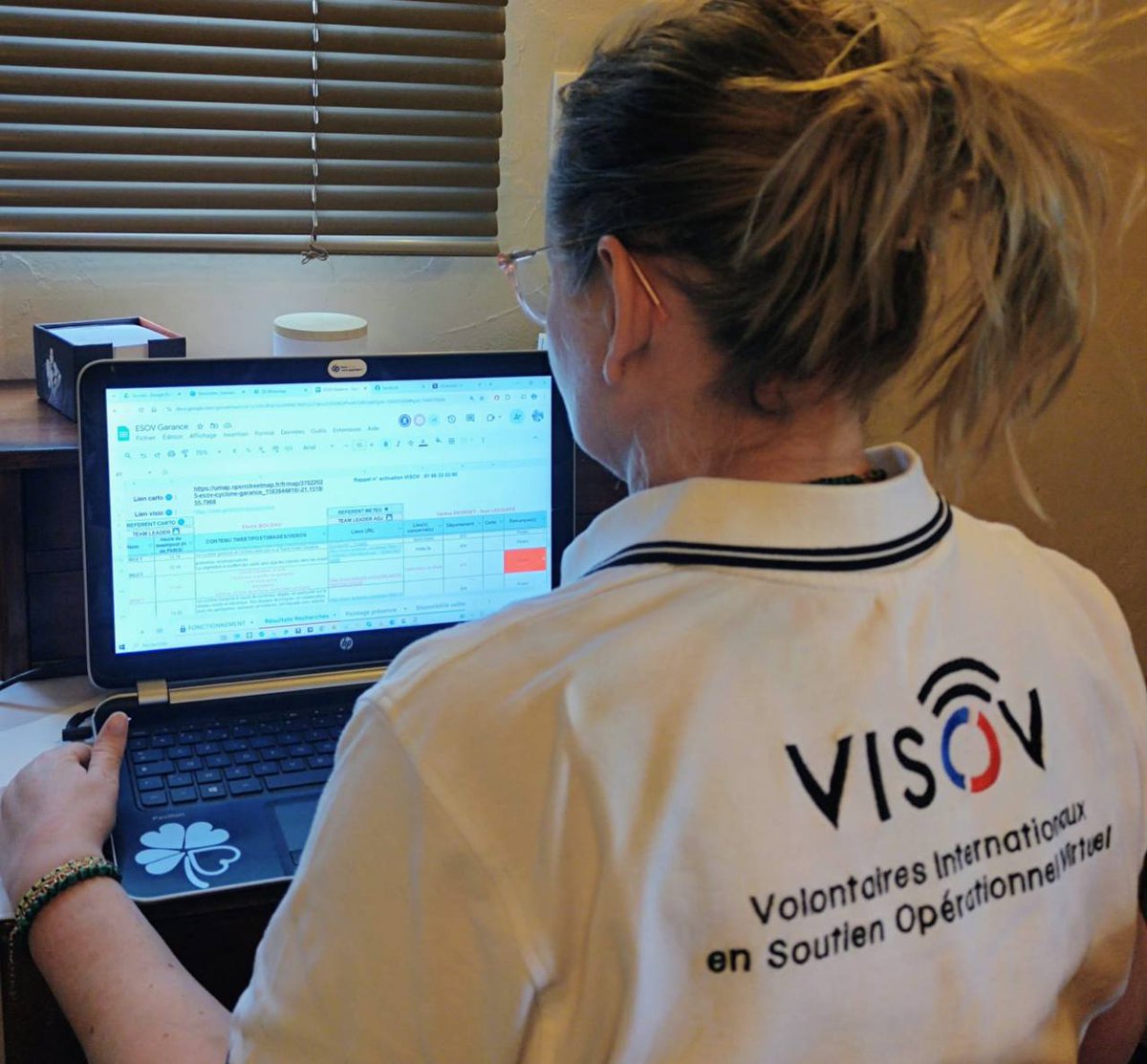 SecCivileFrance's tweet image. 📲 Les bénévoles de @VISOV1 sont mobilisés à la demande du #COGIC, centre opérationnel de gestion interministérielle des crises, pour le #CycloneGarance.

💻 Grâce à leur appui, il est possible de faire remonter aux autorités les informations vues sur les réseaux sociaux et…