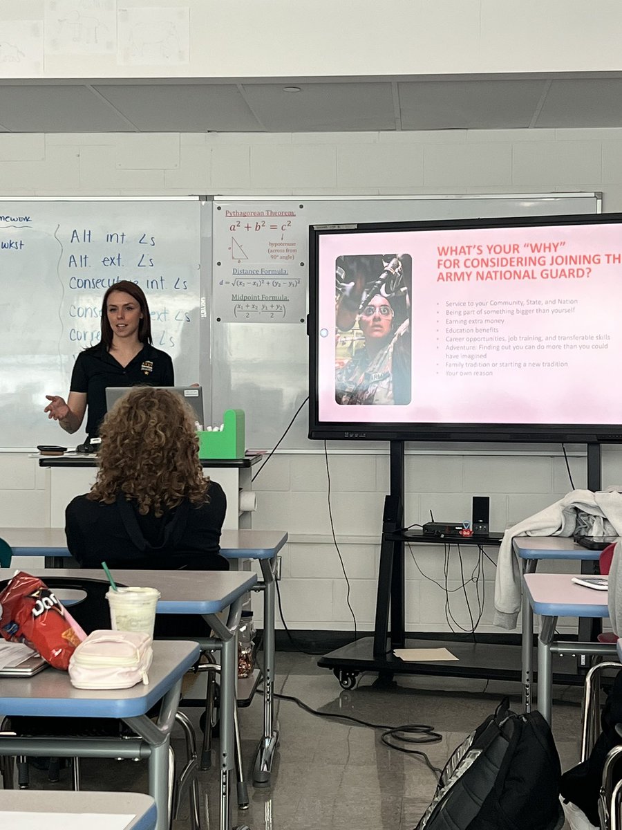 RoundTableOC's tweet image. Thanks to SSG Vanessa Larson of @WINationalGuard thank you for talking to our students today about all things National Guard!  Appreciate you!